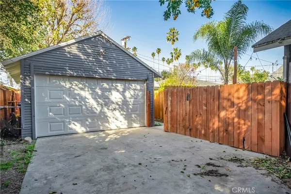 $1,099,000 | 7417 Alabama Avenue, Canoga Park, CA 91303