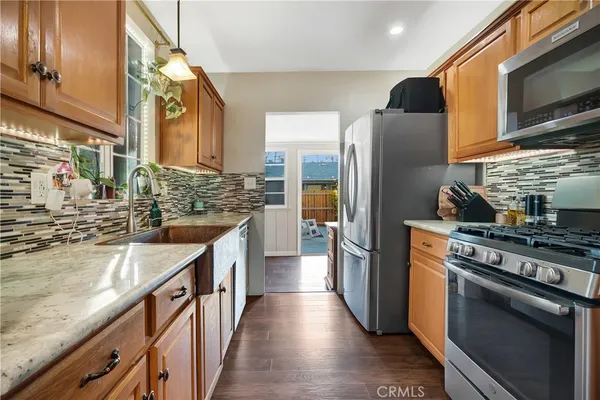 $1,099,000 | 7417 Alabama Avenue, Canoga Park, CA 91303