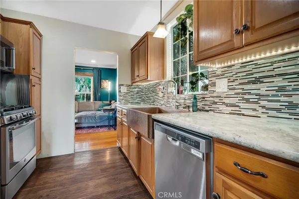 $1,099,000 | 7417 Alabama Avenue, Canoga Park, CA 91303