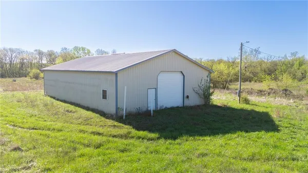 $975,000 | 811 Southwest 1171st Road, Holden, MO 64040