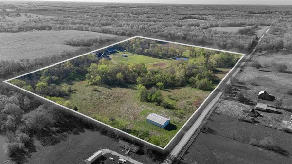 $975,000 | 811 Southwest 1171st Road, Holden, MO 64040