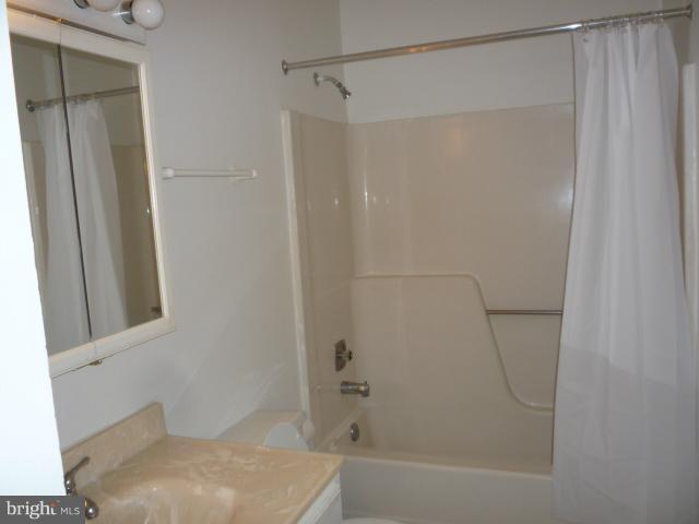 11998 Dumfries Road Manassas, VA 20112 - Photo 16 of 21 Bath (Master)