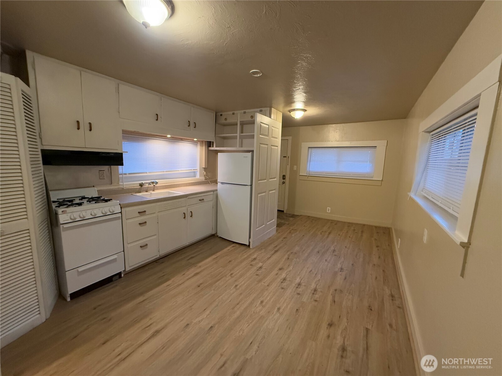 520 Sumner Avenue, Unit 524 Sumner, WA 98390 - Photo 18 of 20 a kitchen with stainless steel appliances a sink cabinets and wooden floor