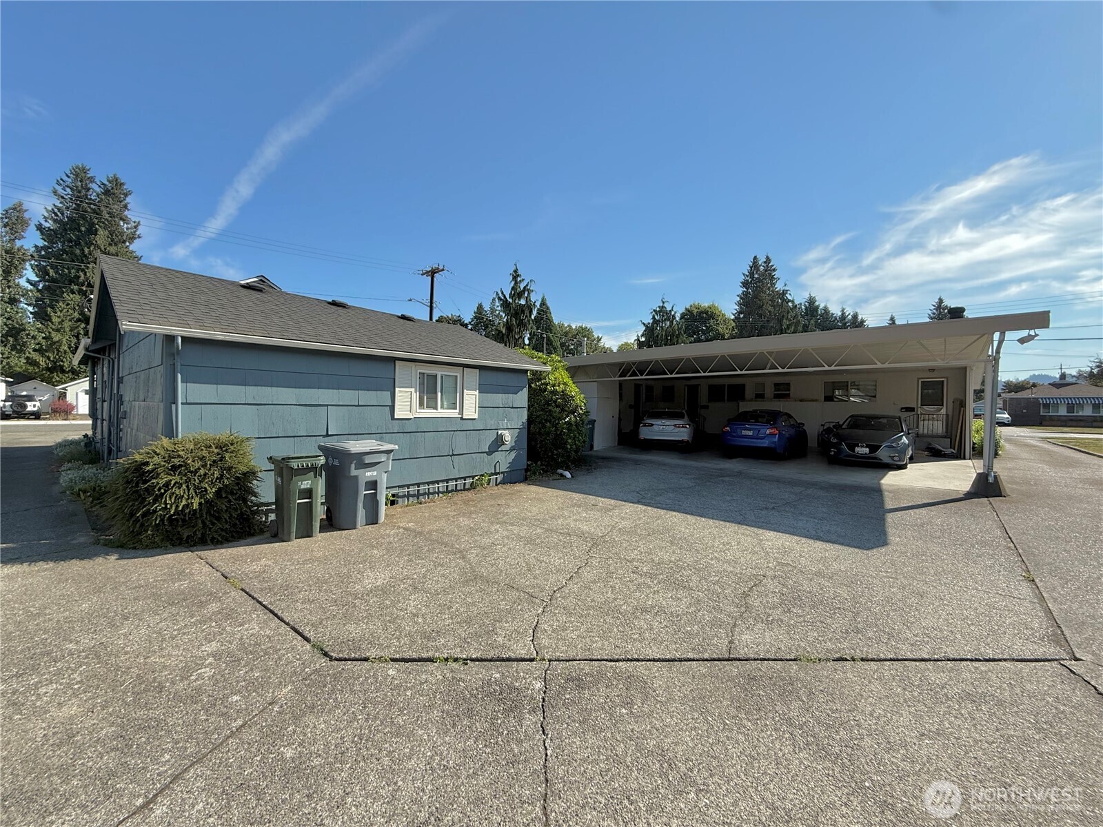 520 Sumner Avenue, Unit 524 Sumner, WA 98390 - Photo 7 of 20 a car parked in front of house