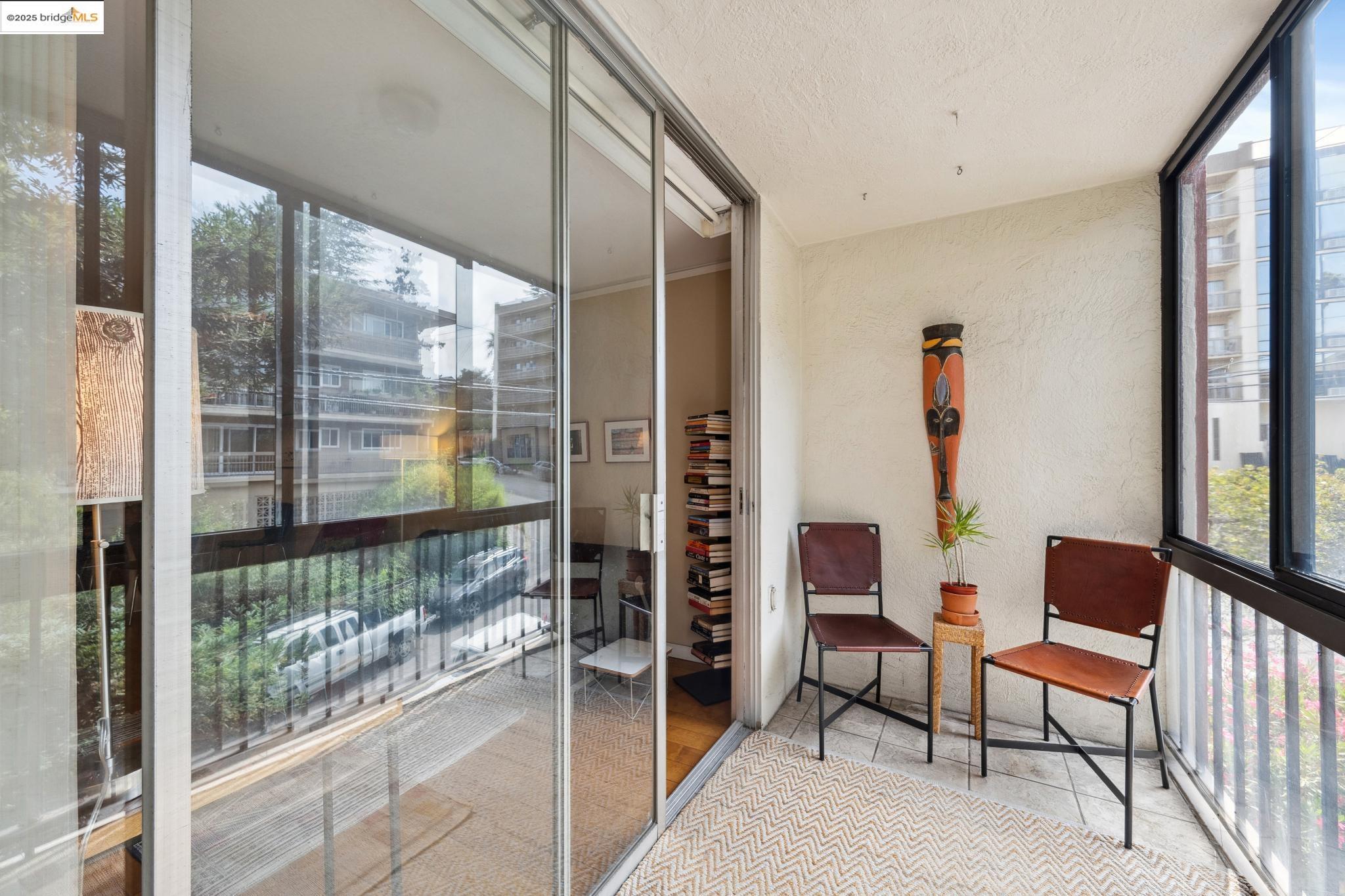 250 Whitmore Street Oakland, CA 94611 - Photo 12 of 33 View of sunroom