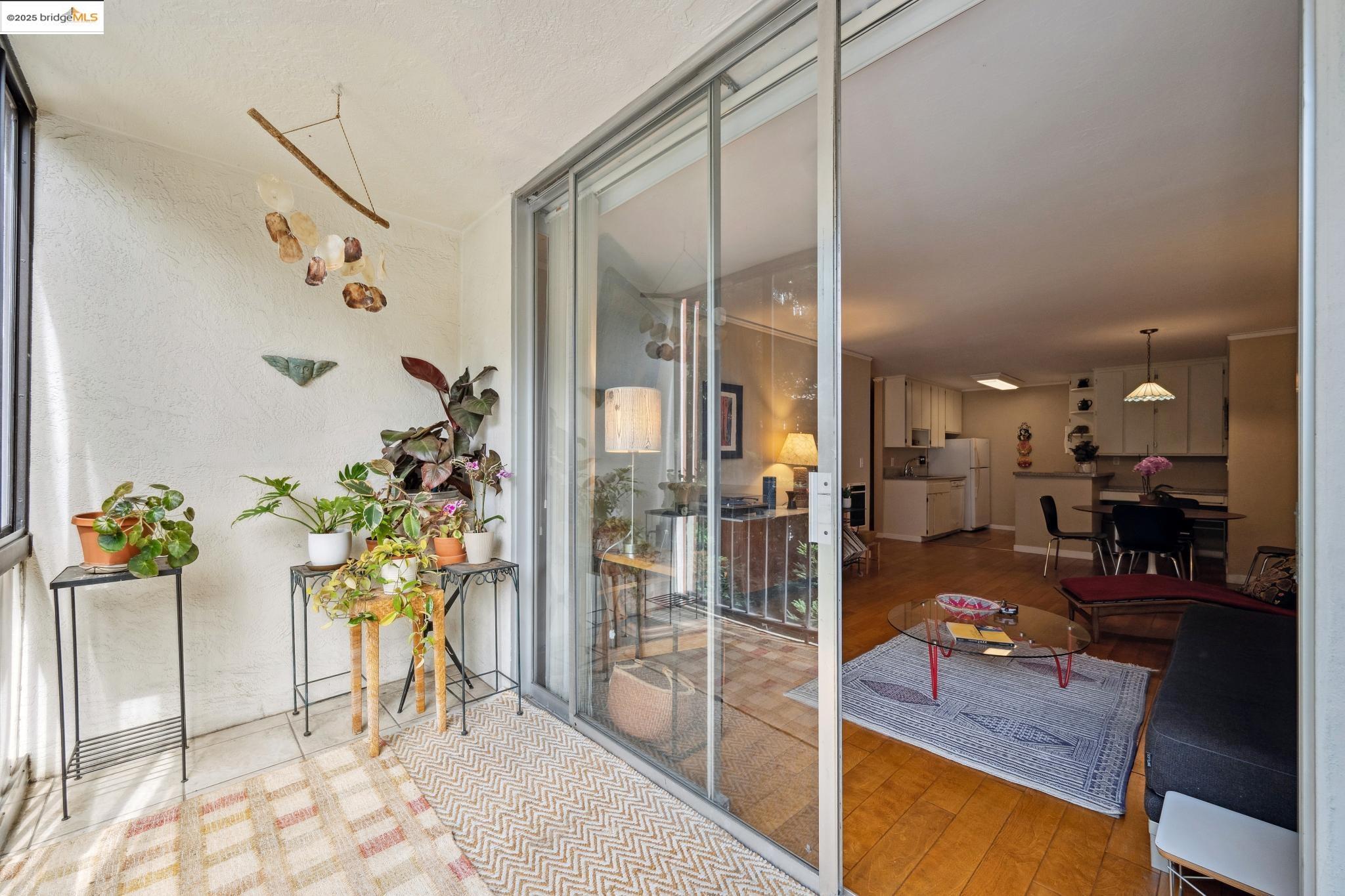 250 Whitmore Street Oakland, CA 94611 - Photo 13 of 33 View of sunroom