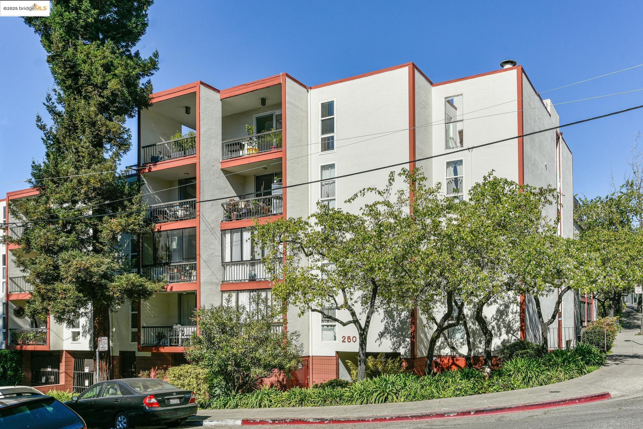 250 Whitmore Street Oakland, CA 94611 - Photo 29 of 33 View of apartment building / complex