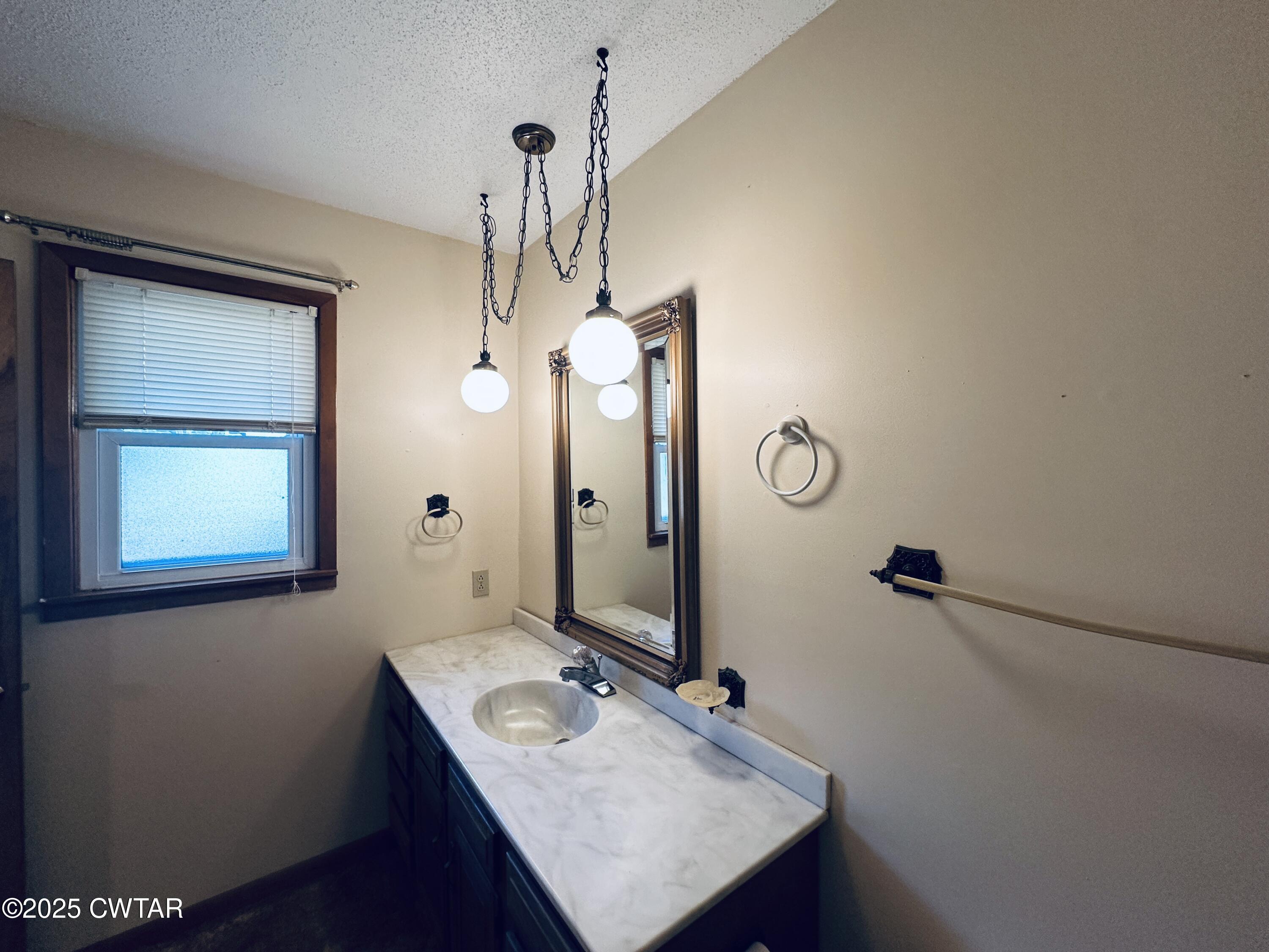502 West Main Street Rutherford, TN 38369 - Photo 27 of 34 a bathroom with a sink vanity granite and a mirror