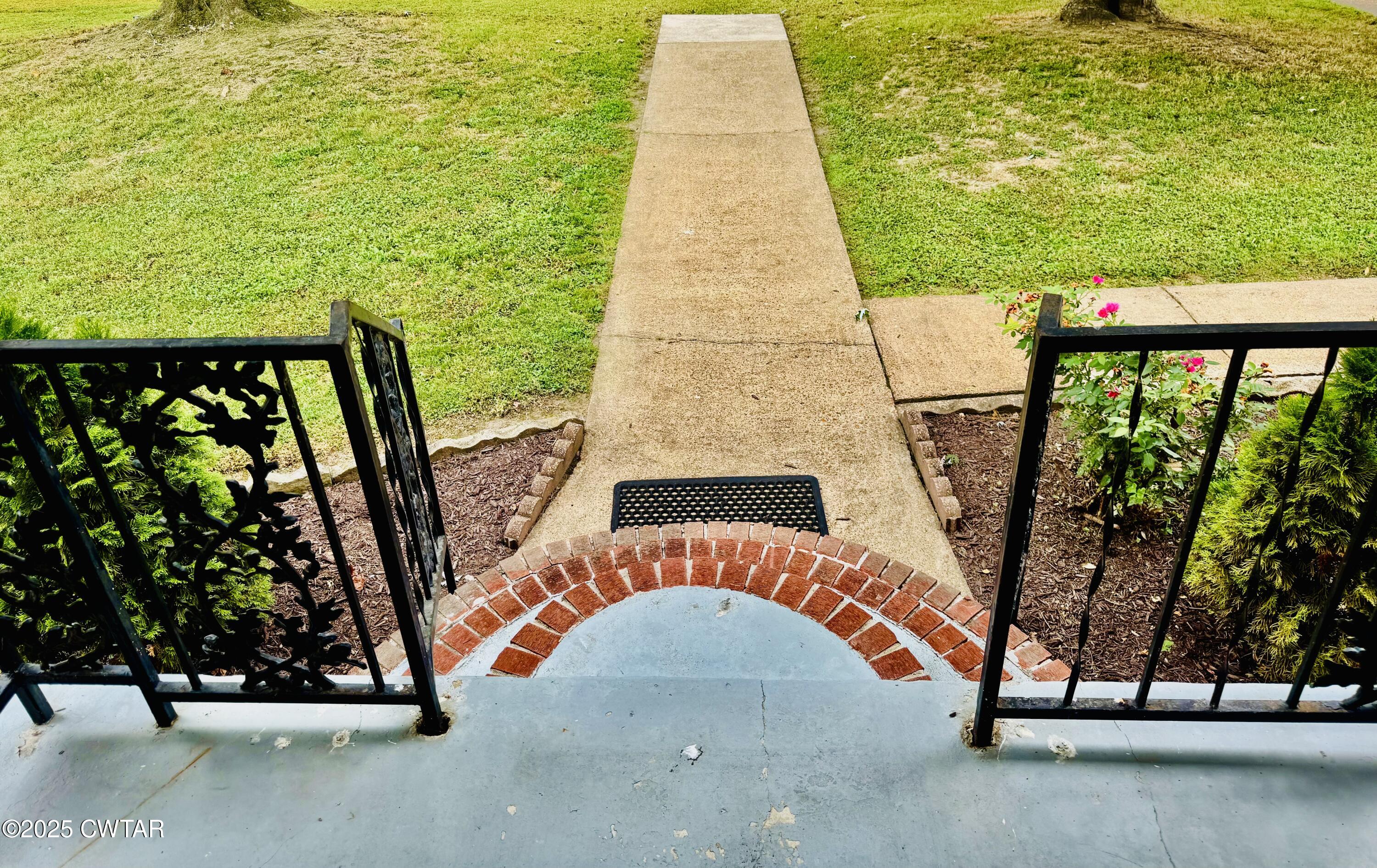 502 West Main Street Rutherford, TN 38369 - Photo 3 of 34 a backyard of a house with lots of green space