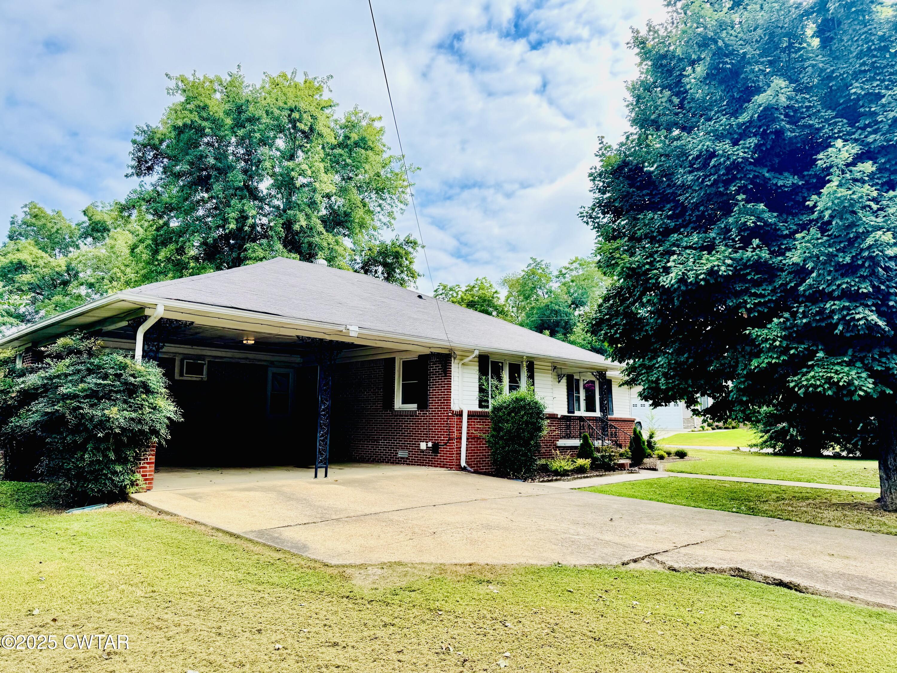 502 West Main Street Rutherford, TN 38369 - Photo 5 of 34 a house view with a garden space