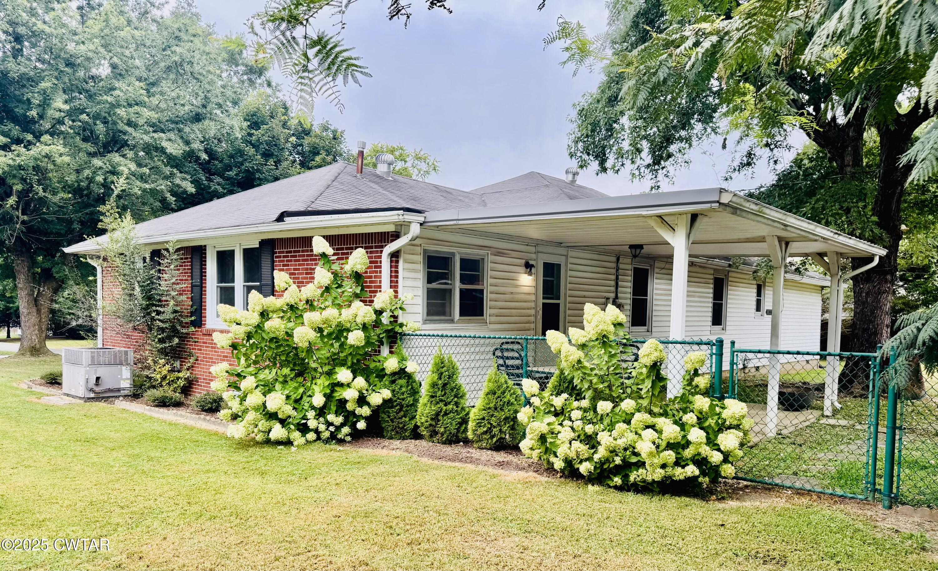 502 West Main Street Rutherford, TN 38369 - Photo 8 of 34 a front view of a house with garden