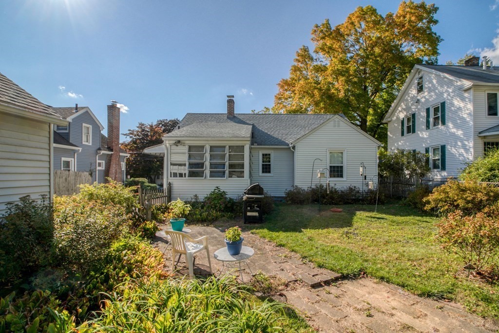 29 Harkness Avenue Springfield, MA 01118 - Photo 16 of 18 a front view of a house with garden