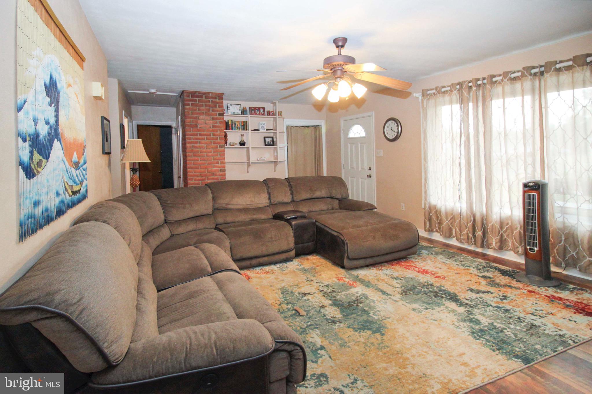 16731 Fairview Road Hagerstown, MD 21740 - Photo 4 of 42 Living Room Photo 1