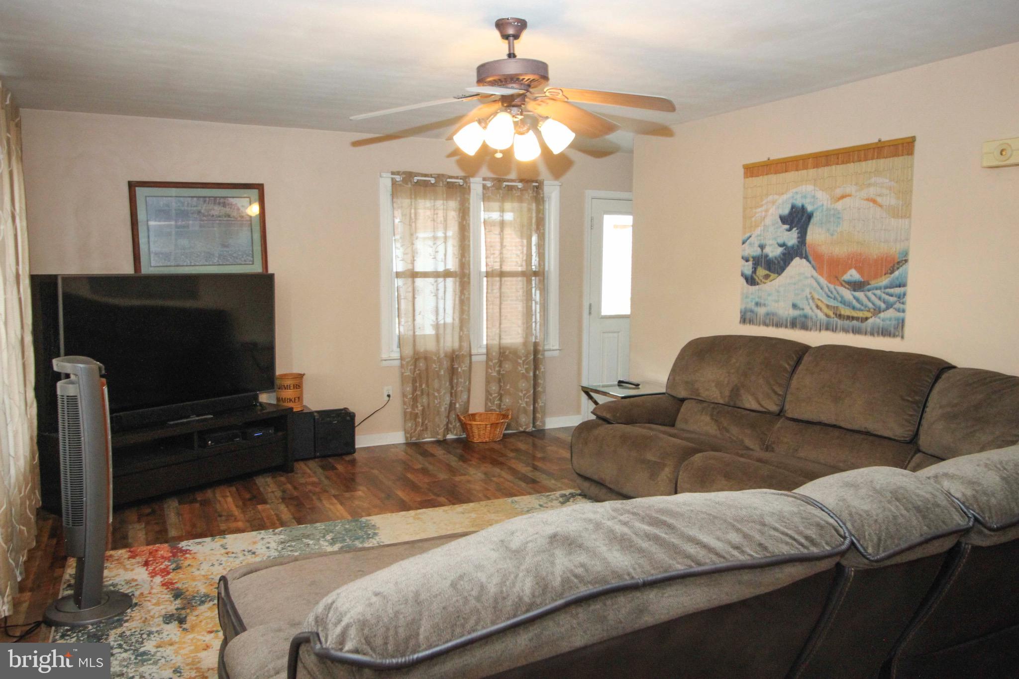 16731 Fairview Road Hagerstown, MD 21740 - Photo 5 of 42 Living Room Photo 3