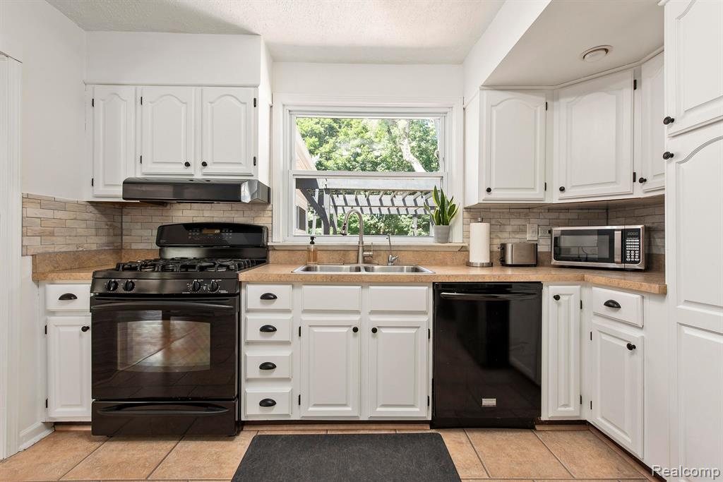 470 Maplehill Road Rochester Hills, MI 48306 - Photo 28 of 54