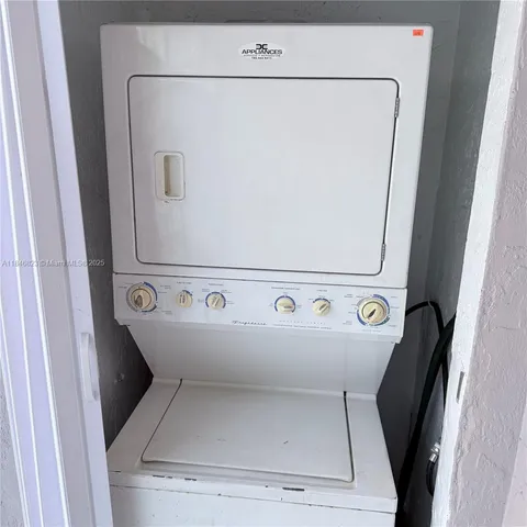a close up view of a washer and dryer