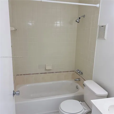 $2,600 | 2750 West 76th Street, Unit 104, Hialeah, FL 33016