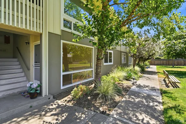 $409,000 | 1056 Los Gamos Road, Unit E, San Rafael, CA 94903