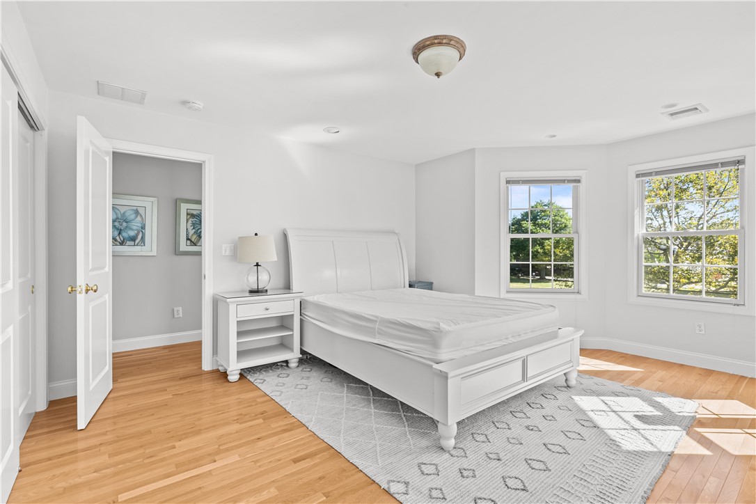 17 Clinton Street Newport, RI 02840 - Photo 12 of 33