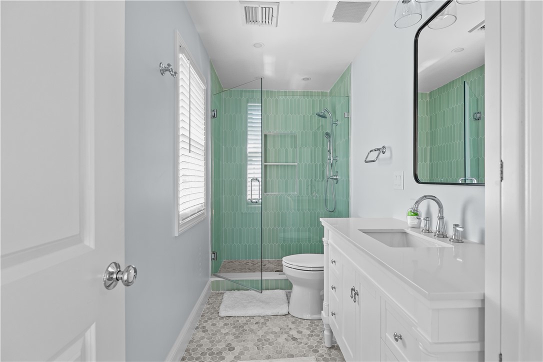 17 Clinton Street Newport, RI 02840 - Photo 14 of 33