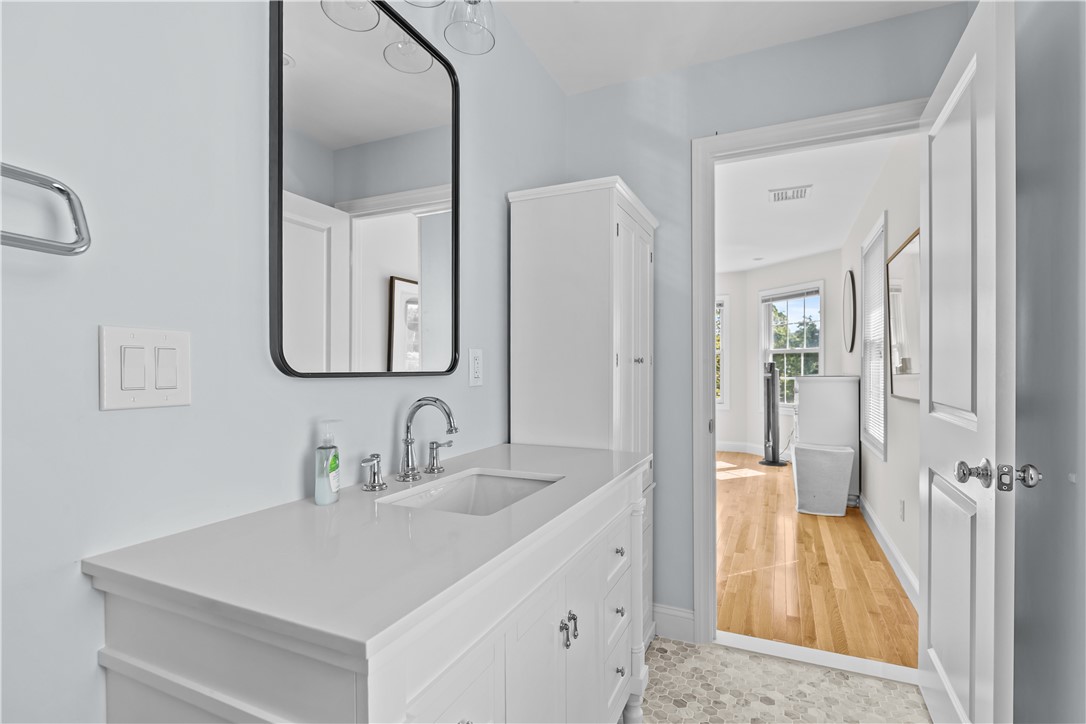 17 Clinton Street Newport, RI 02840 - Photo 15 of 33