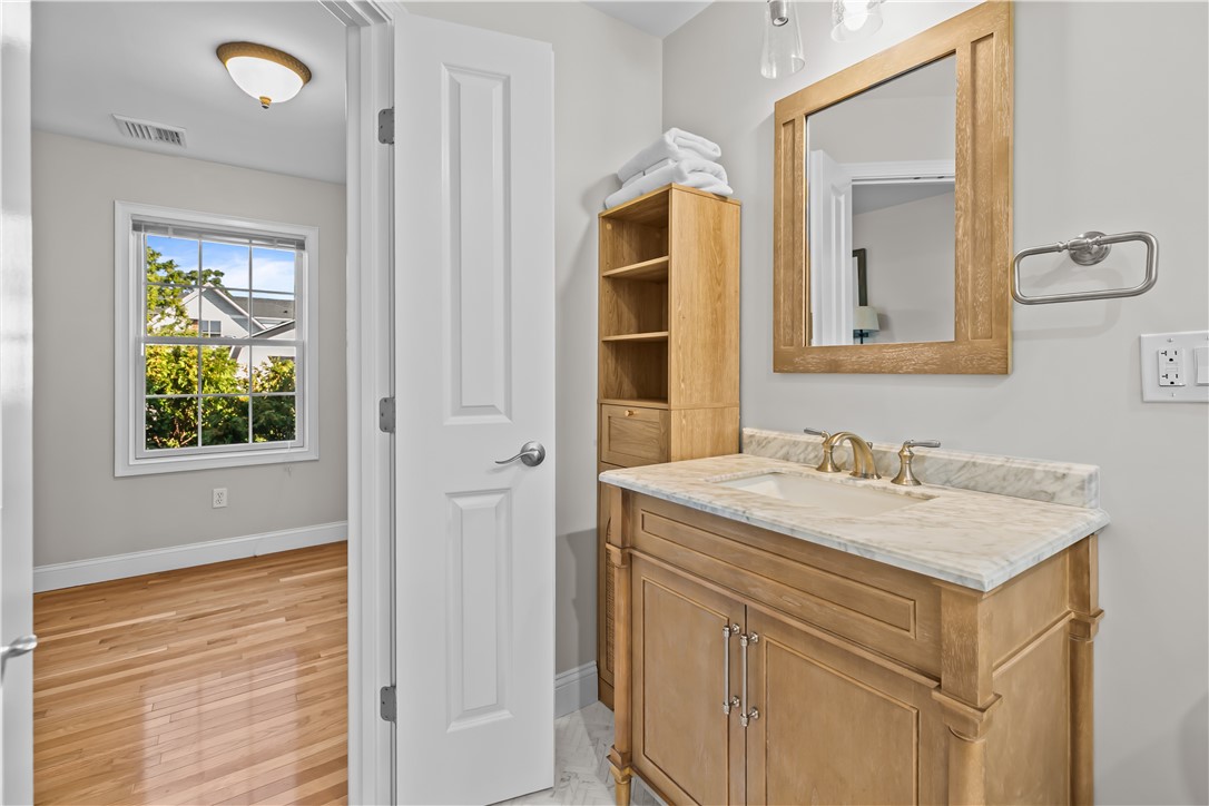 17 Clinton Street Newport, RI 02840 - Photo 18 of 33