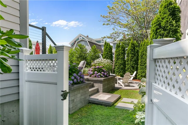 $4,800 | 17 Clinton Street, Newport, RI 02840