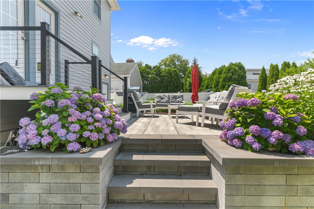 17 Clinton Street Newport, RI 02840 - Photo 28 of 33