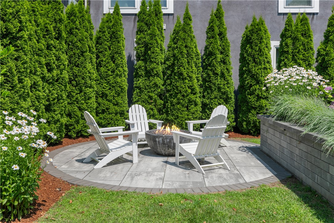 17 Clinton Street Newport, RI 02840 - Photo 31 of 33