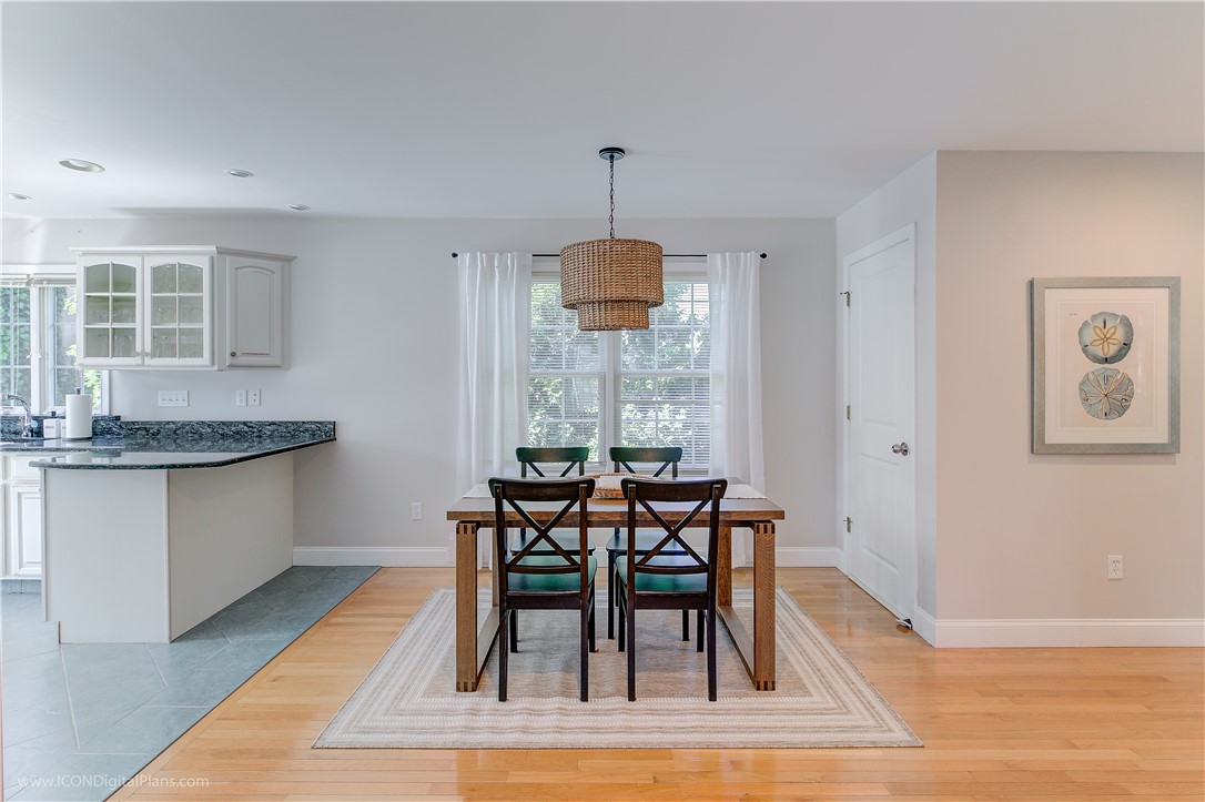 17 Clinton Street Newport, RI 02840 - Photo 5 of 33