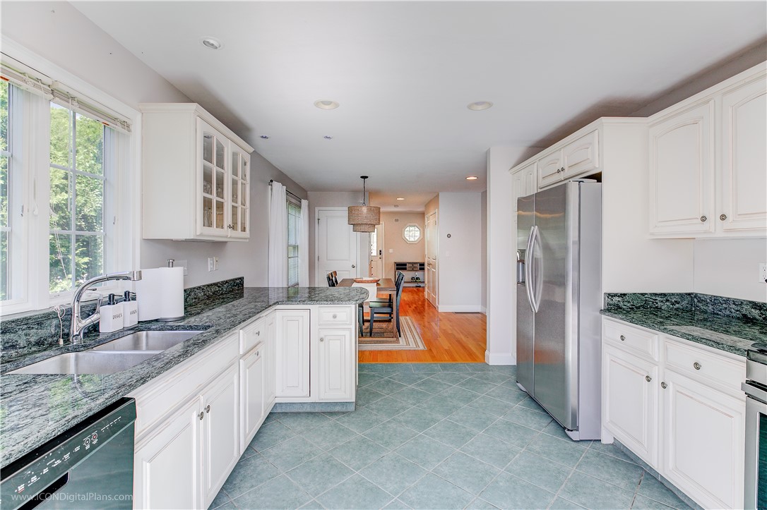 17 Clinton Street Newport, RI 02840 - Photo 7 of 33