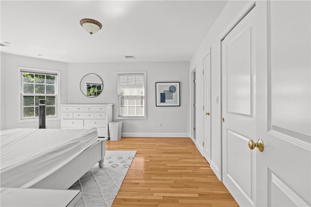 17 Clinton Street Newport, RI 02840 - Photo 10 of 33