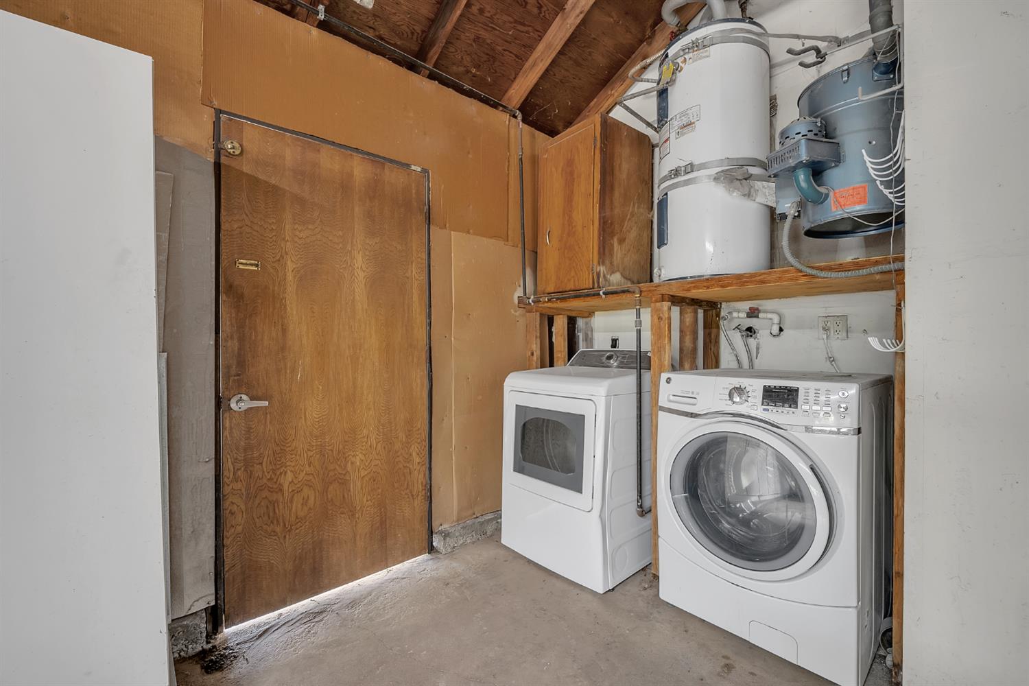 5990 Barton Road Loomis, CA 95650 - Photo 31 of 67 a utility room with dryer and washer