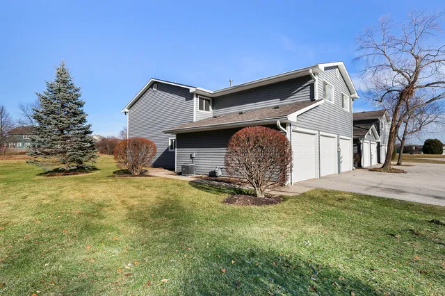 $210,000 | 17475 Chestnut Lane, Gurnee, IL 60031