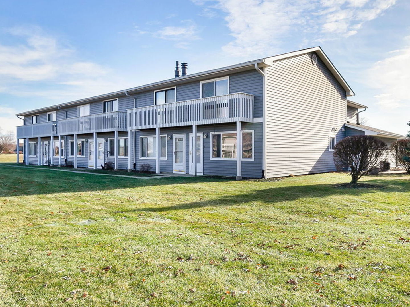 a view of a house with a backyard