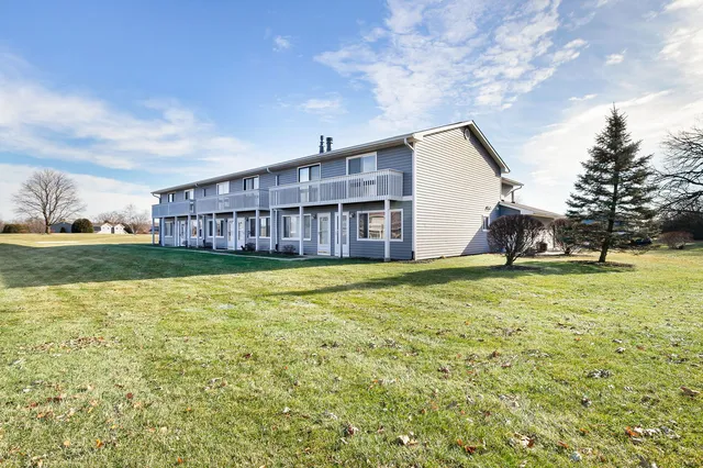 $210,000 | 17475 Chestnut Lane, Gurnee, IL 60031