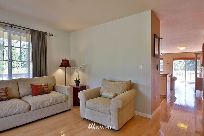 1098 East Bush Point Road Freeland, WA 98249 - Photo 8 of 25 Gallery Image 8