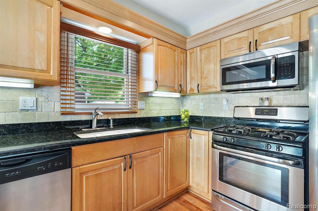 356 Winry Drive Rochester Hills, MI 48307 - Photo 9 of 30