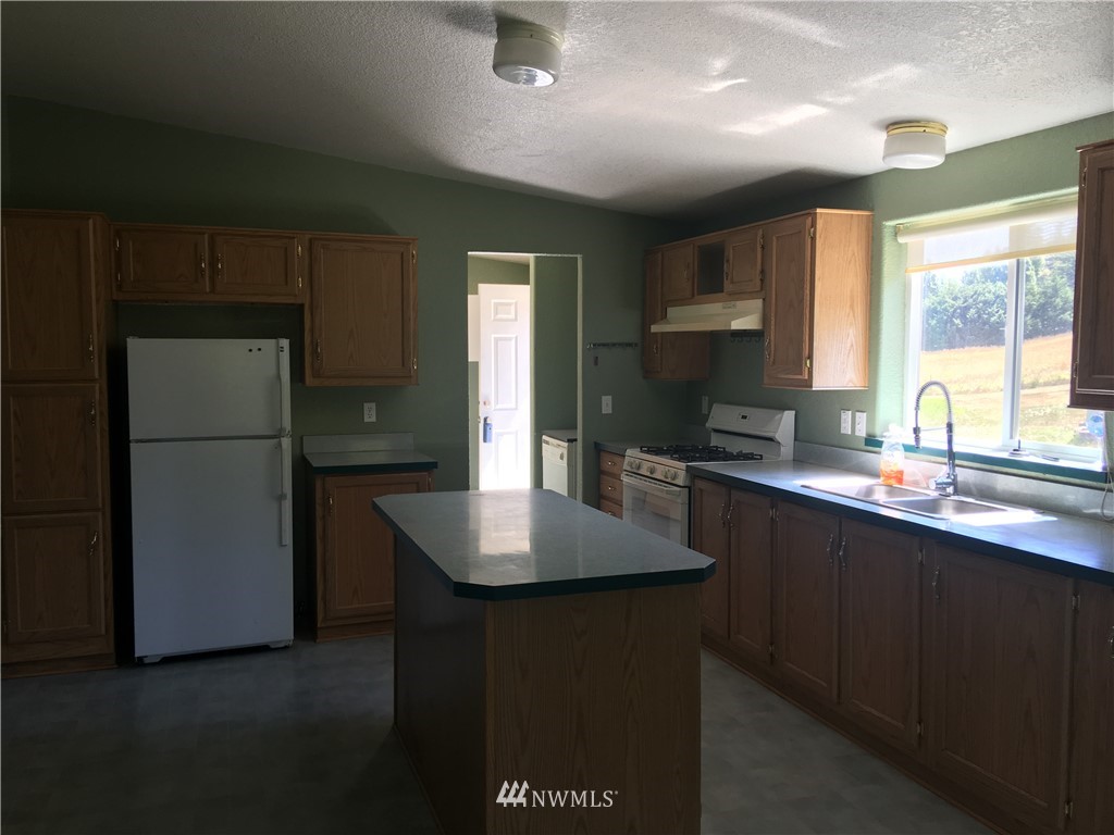 152 Bravo Road Port Angeles, WA 98362 - Photo 4 of 24