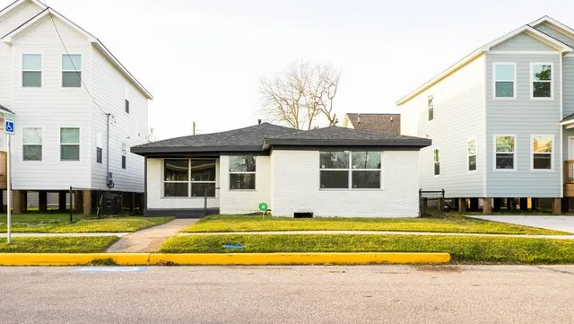 $350,000 | 4024 Ave N 1/2, Galveston, TX 77550