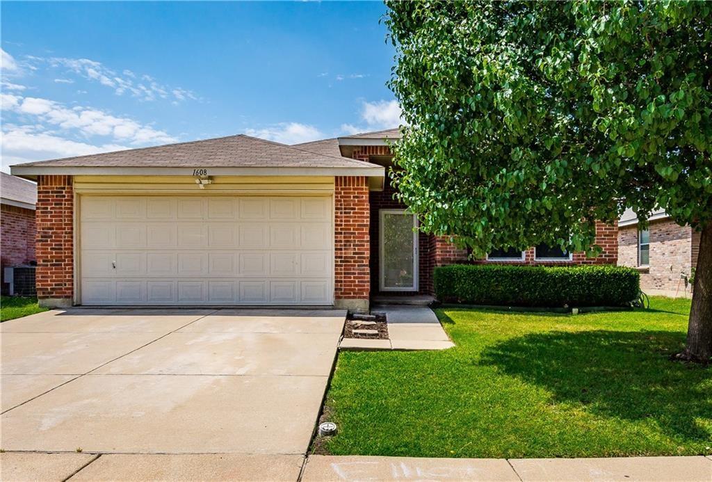 1608 Rialto Way Justin, TX 76247 - Photo 3 of 30 Gallery Image 3