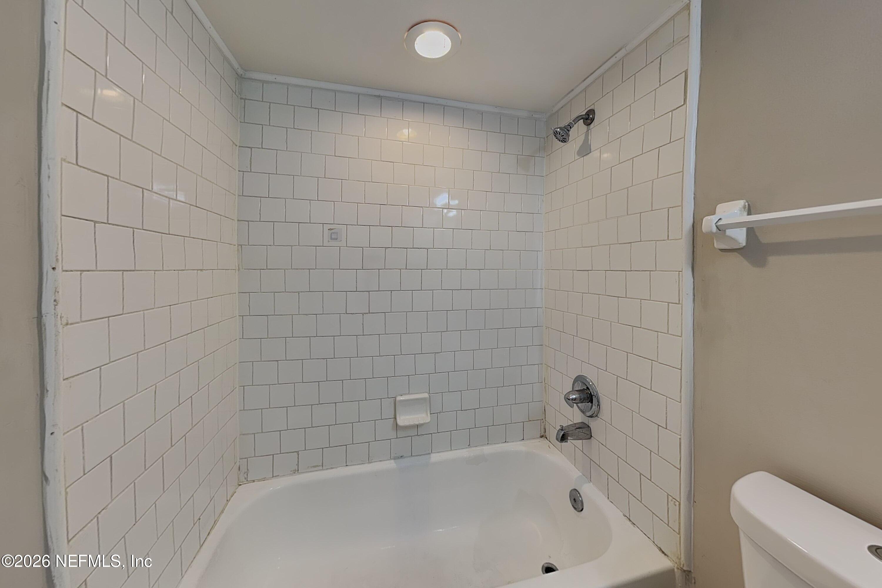 5332 Fort Caroline Road Jacksonville, FL 32277 - Photo 20 of 24 19_Bathroom-02_pc_q9dc7Ux54i_UTAi2pKV9w_