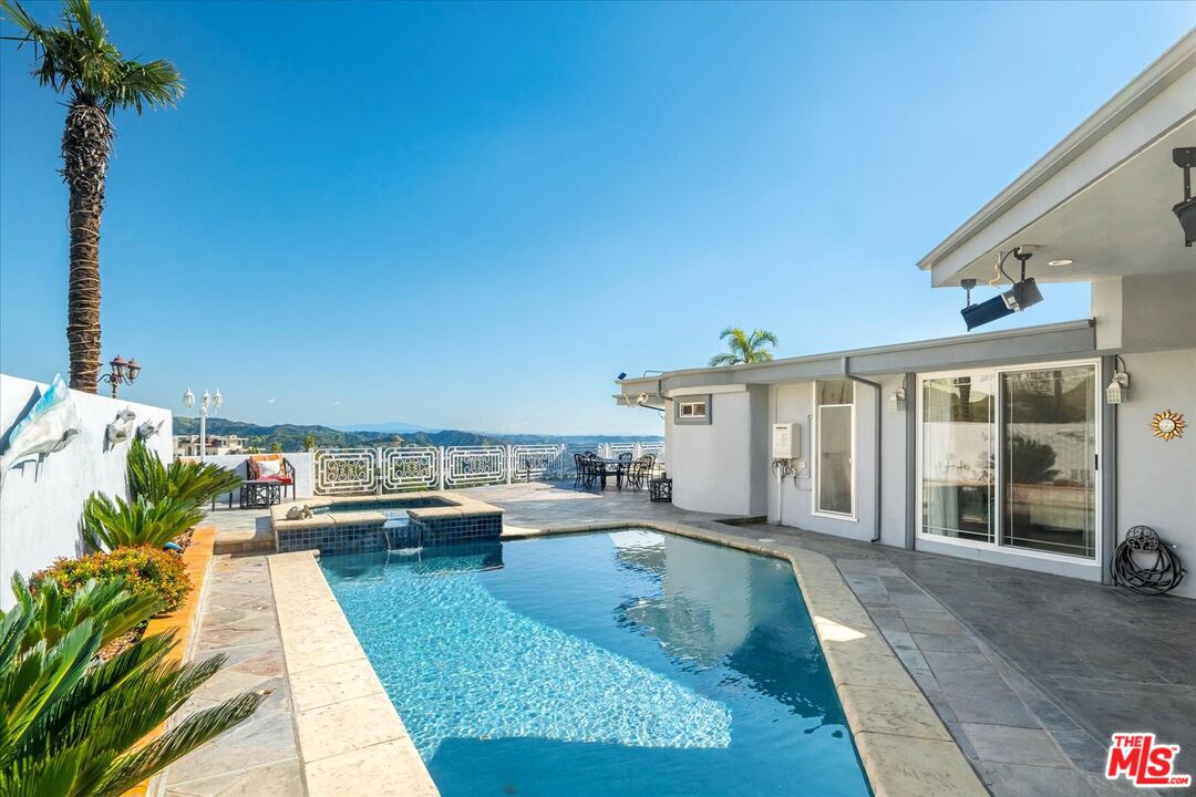 1975 Deermont Road Glendale, CA 91207 - Photo 2 of 42 a living room with furniture
