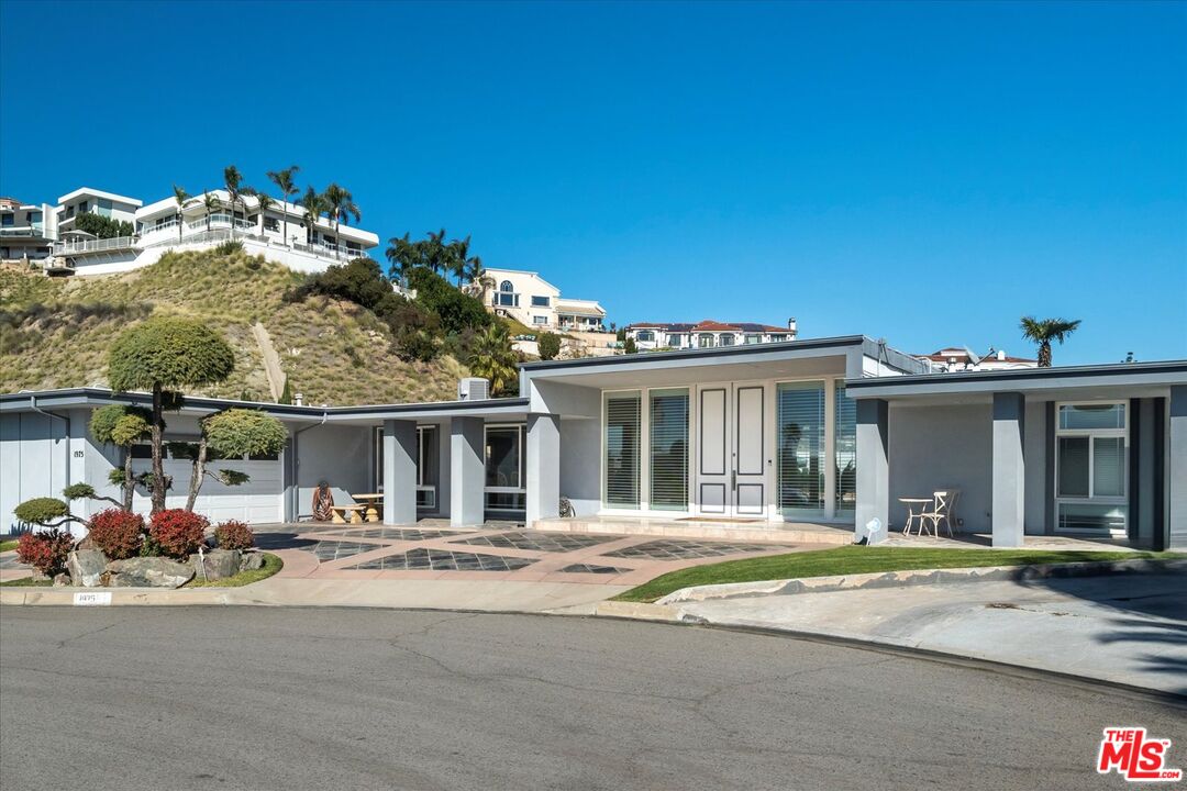 1975 Deermont Road Glendale, CA 91207 - Photo 31 of 42 front view of a house