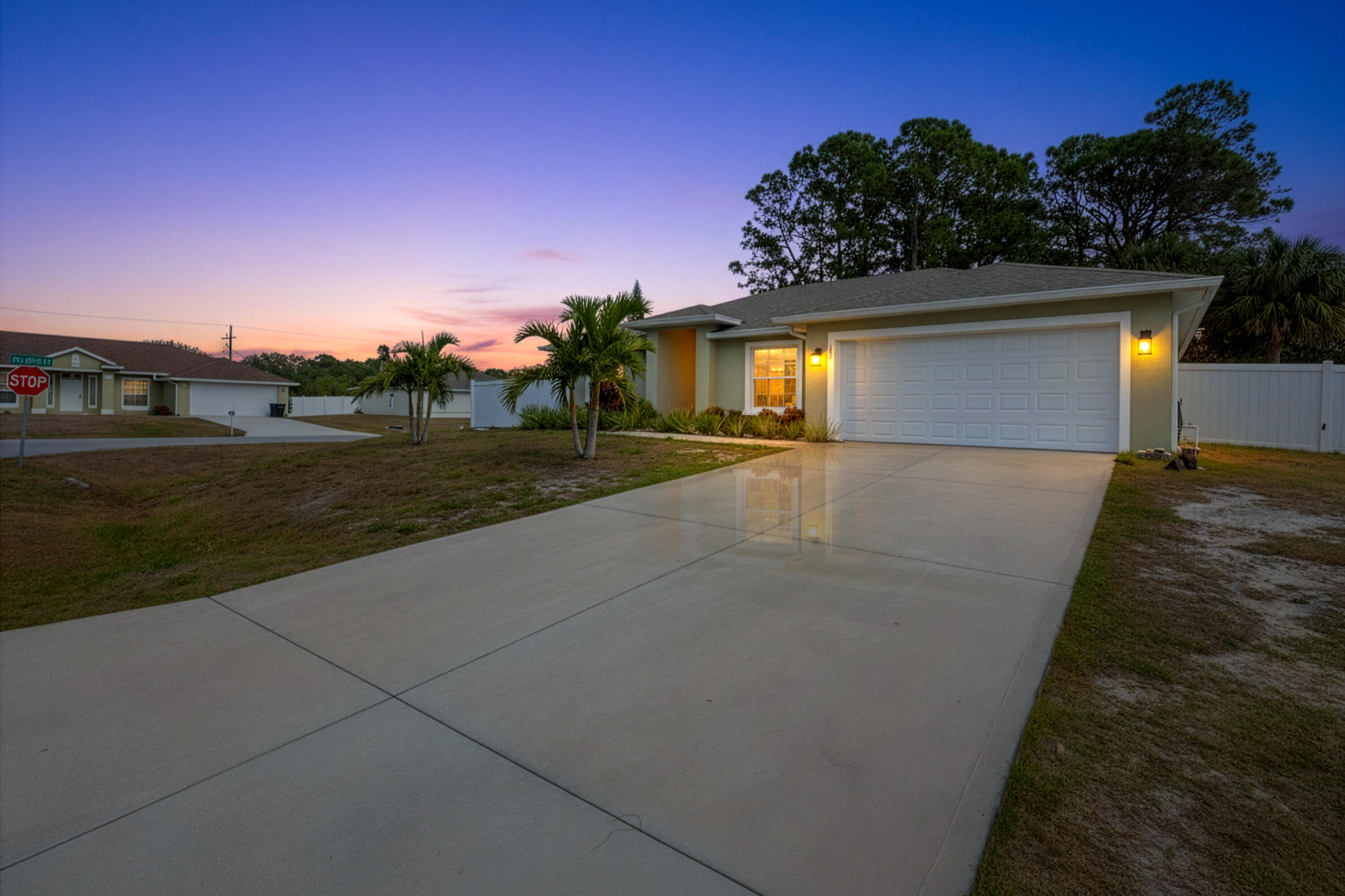 587 Plumbago Road Northwest Palm Bay, FL 32907 - Photo 4 of 42 04-Image4