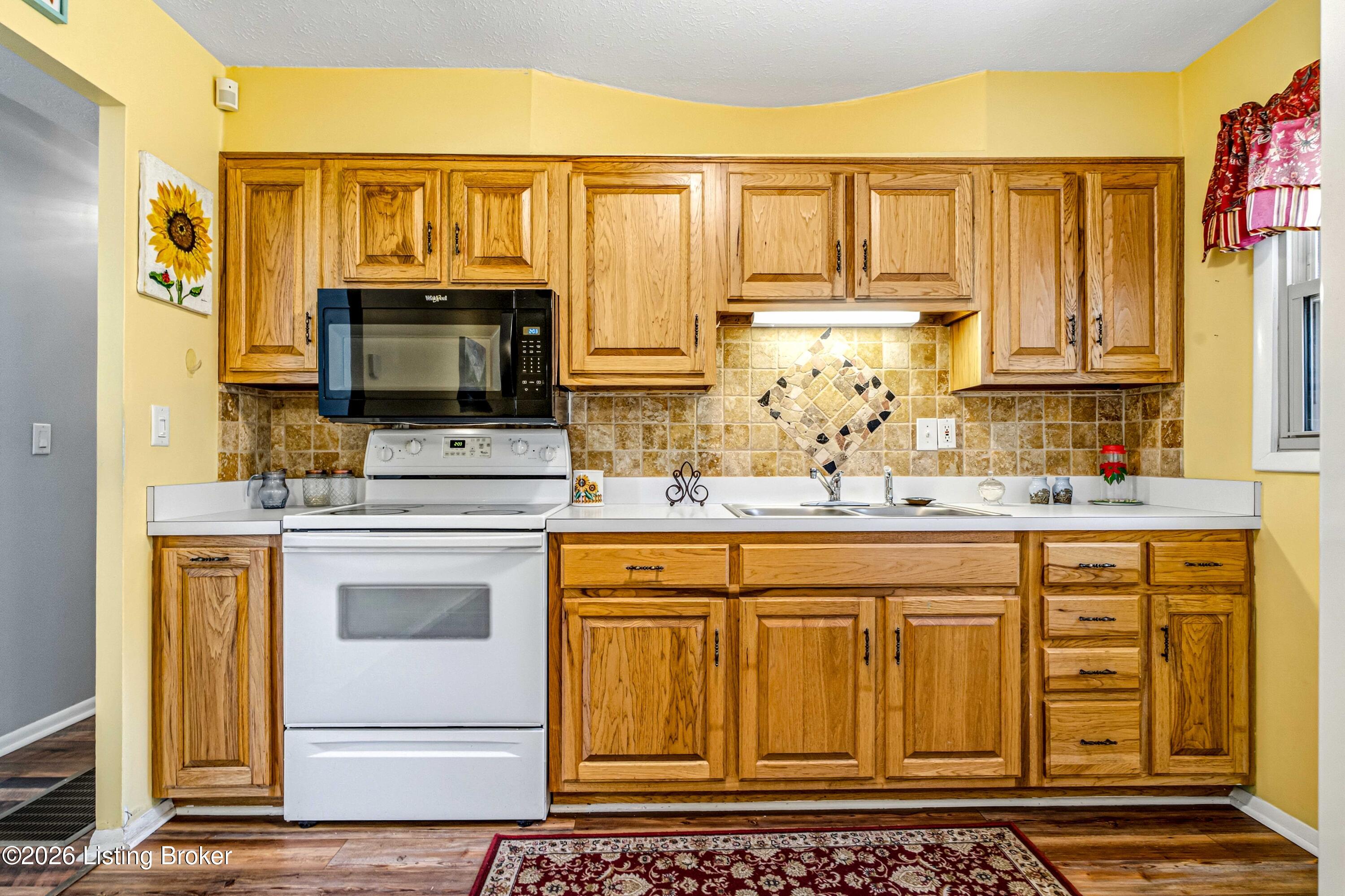 6703 Barbrook Road Louisville, KY 40258 - Photo 9 of 41 DSC00985