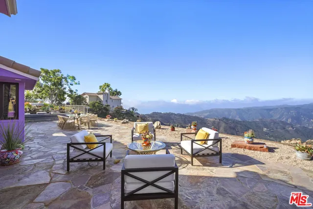 $4,500,000 | 231 Loma Metisse Road, Malibu, CA 90265