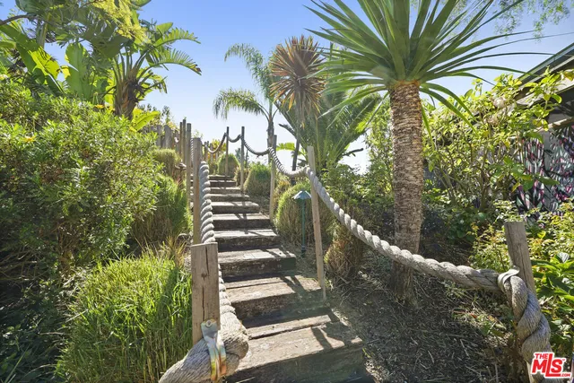 $4,500,000 | 231 Loma Metisse Road, Malibu, CA 90265