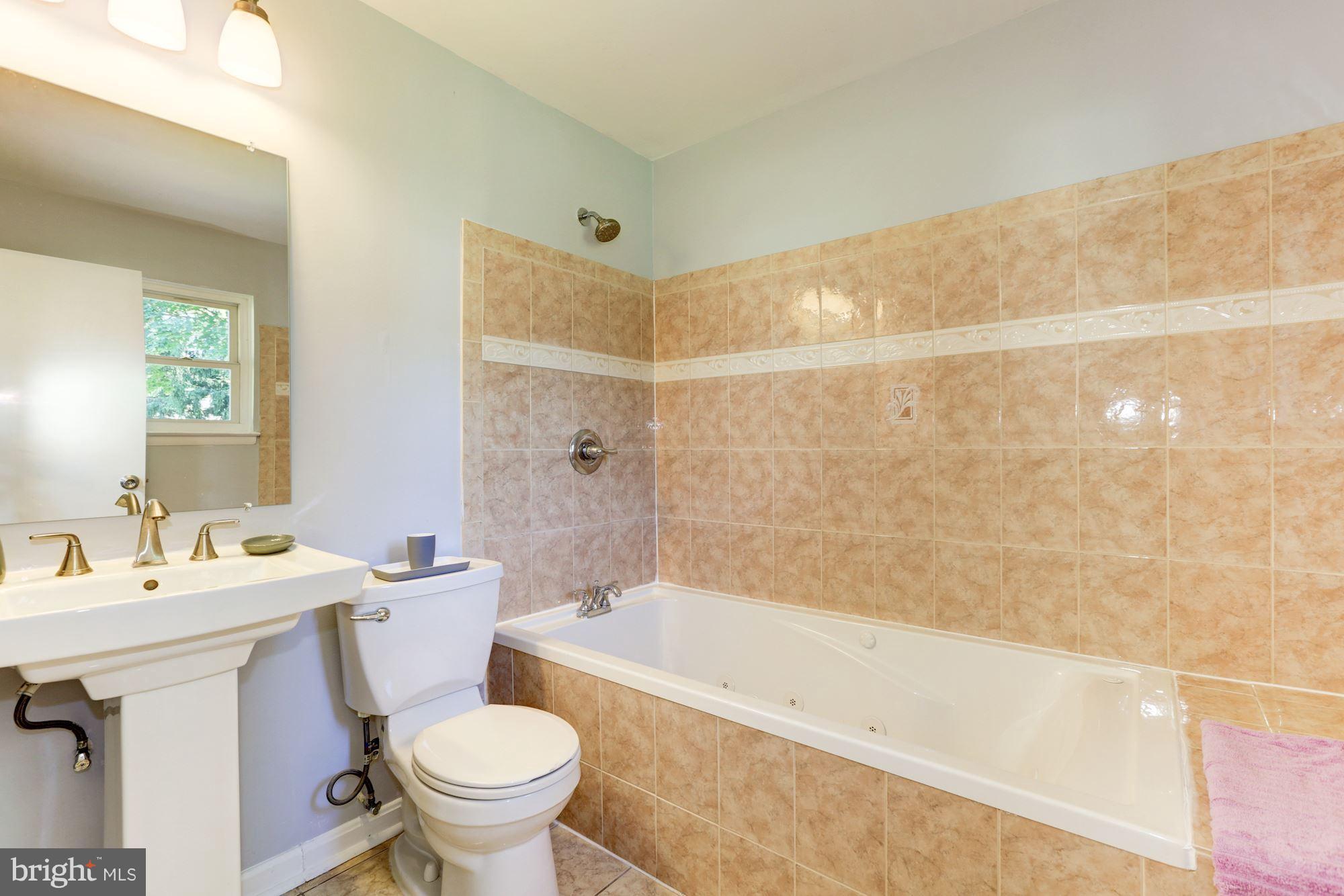 24328 Log House Road Gaithersburg, MD 20882 - Photo 18 of 30 Bath (Master)