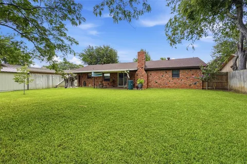 $380,000 | 5421 Susan Lee Lane, North Richland Hills, TX 76180